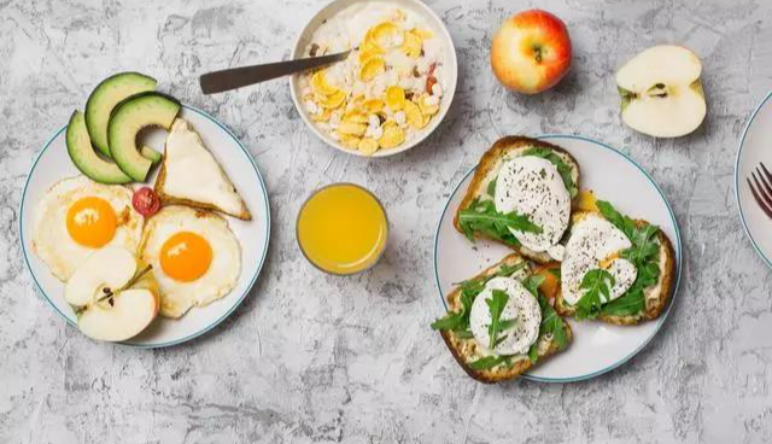 當互聯網遇上(shàng)餐飲,會(huì)迸發出什(shén)麽樣的(de)火(huǒ)花(huā)?