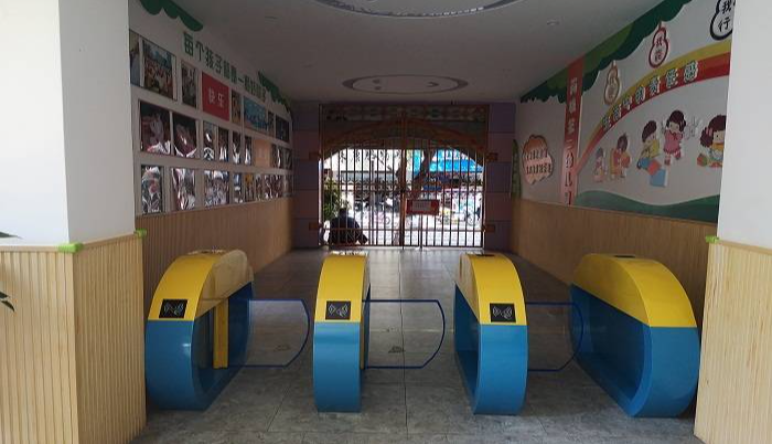 智慧校(xiào)園,校(xiào)園門(mén)禁閘機(jī)有(yǒu)幾種類型