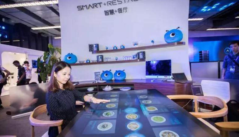 當互聯網遇上(shàng)餐飲,會(huì)迸發出什(shén)麽樣的(de)火(huǒ)花(huā)?